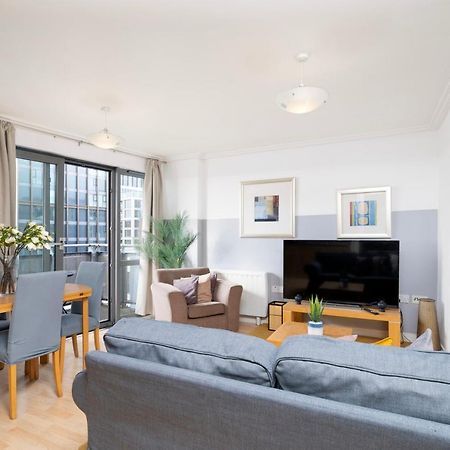 Apartamento Cosy Flat Right Opp Tube Station Londres Exterior foto